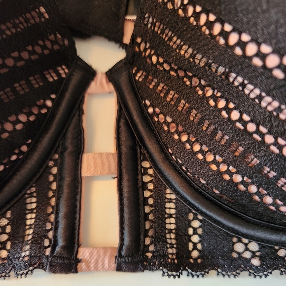 Victoria's Secret Black and Pink Lace Plunge Bra 34DD - Picture 3 of 8